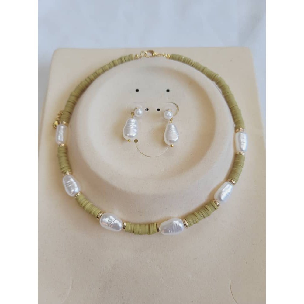 مجوهرات اطفال مصنوع من اللول الجميل بألوان طفولية 🤩